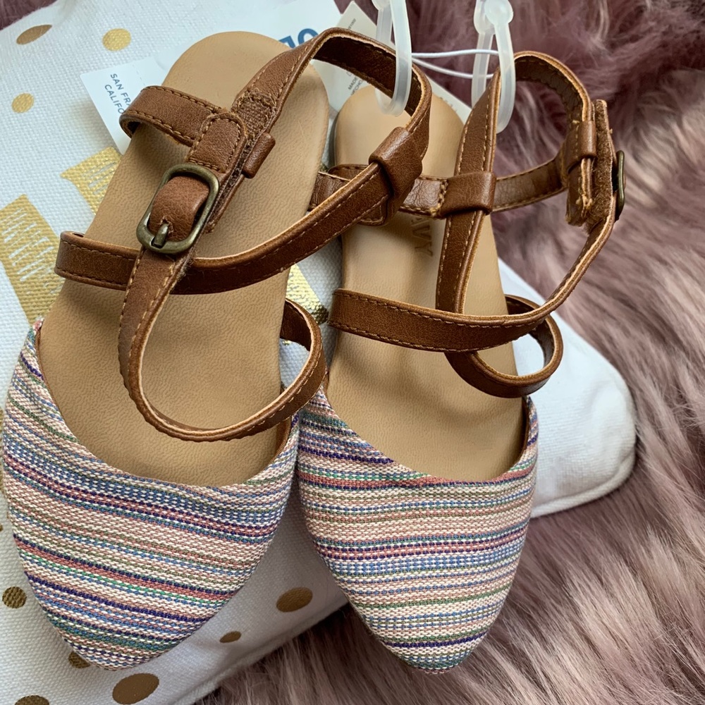 NWT Old Navy Children’s size 6 shoes